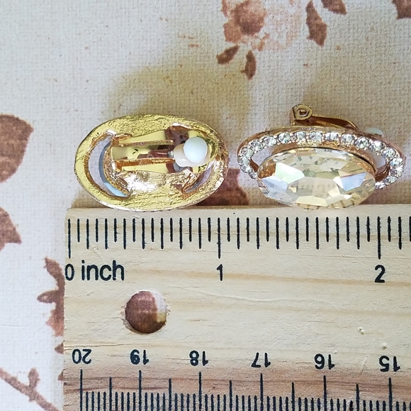 Gold Crystal clip-on earrings - Picture 2 of 2